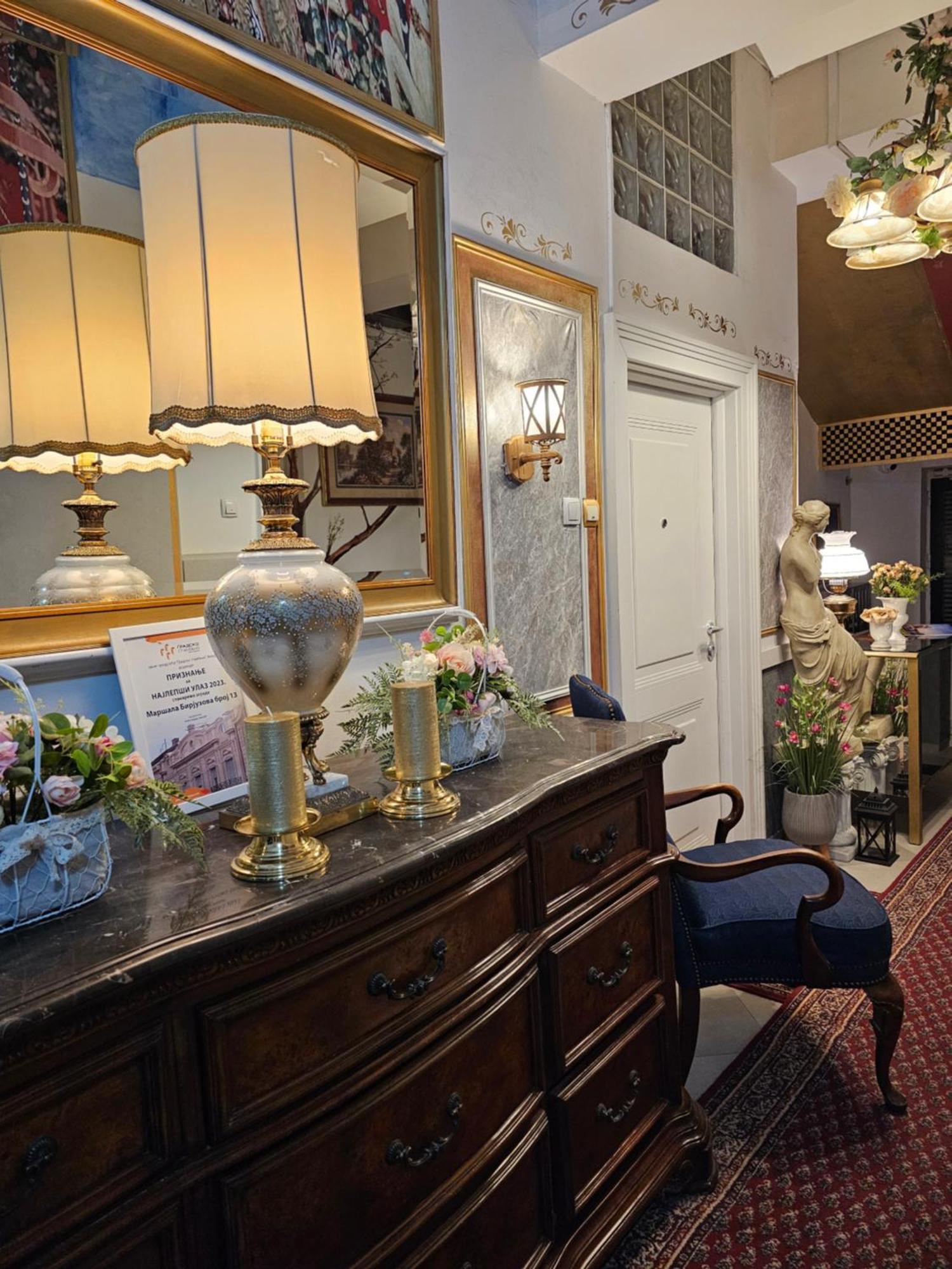 Vansvel Royal Boutique Apartment 2 Belgrado Esterno foto
