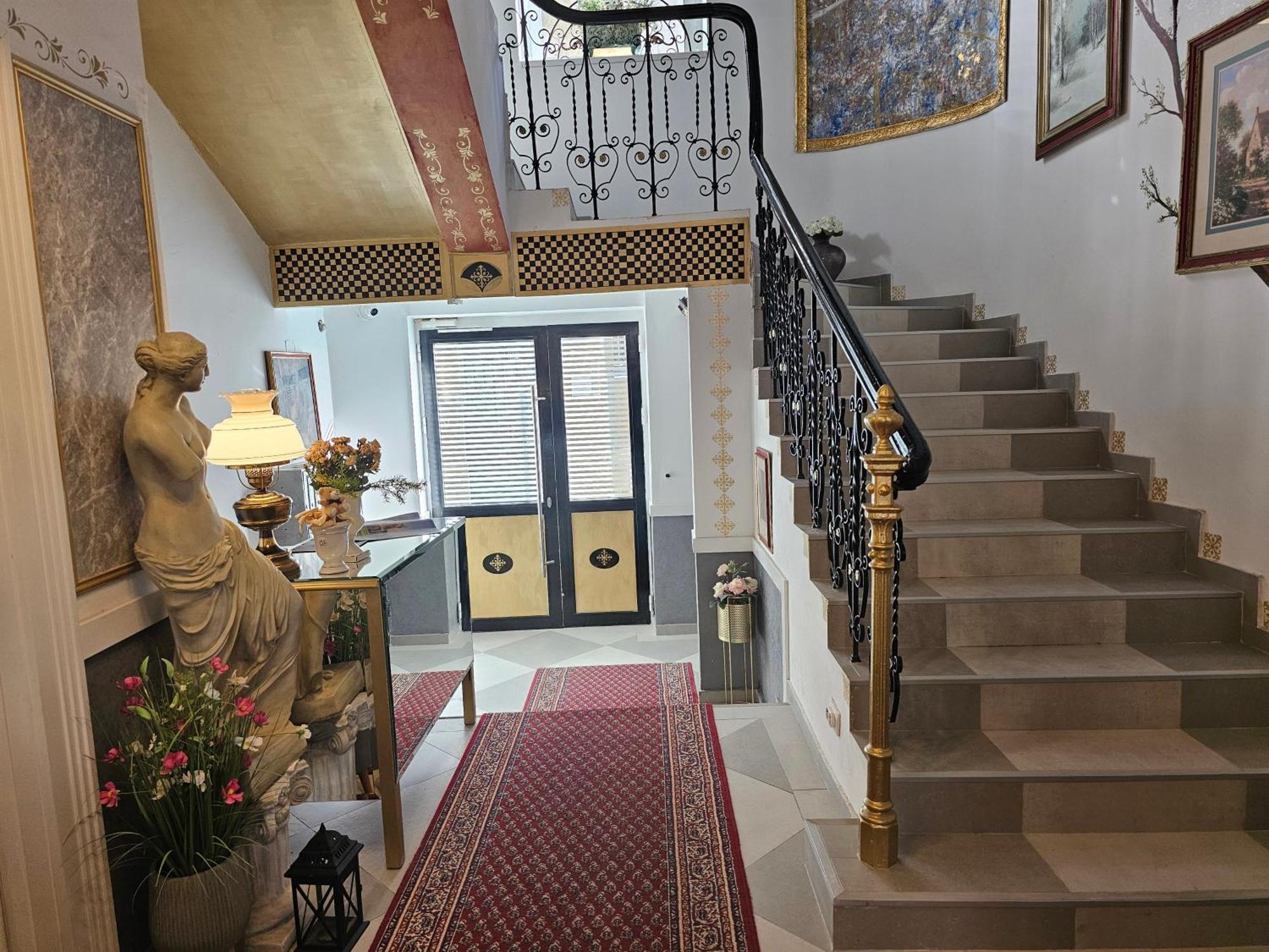 Vansvel Royal Boutique Apartment 2 Belgrado Esterno foto